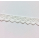 Lace tape / puntilla adhesiva. Crochet blanco. 15mmx2 m Aprox. 